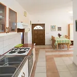 Ana *