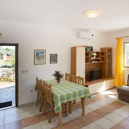 Ana Apartment *