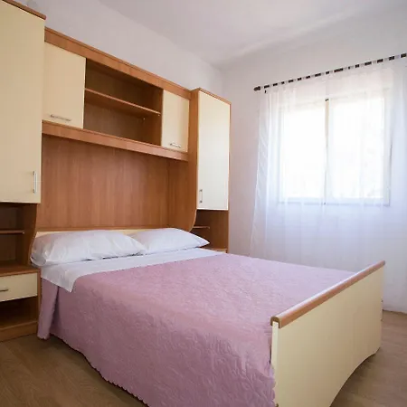 Apartment Ana Maslinica
