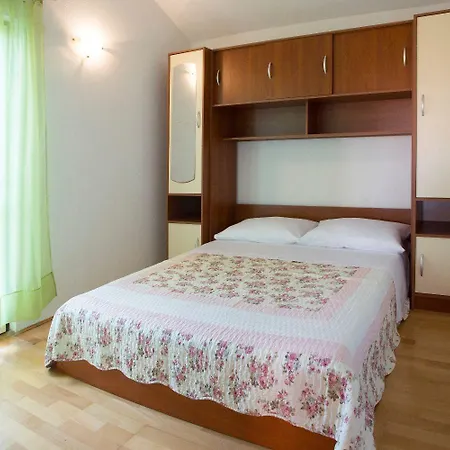 Apartment Ana *