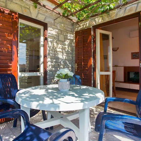 Ana Apartment Maslinica