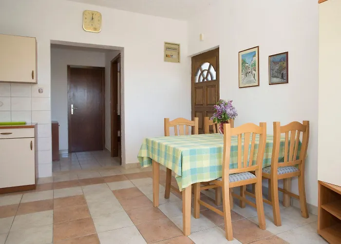 Ana Apartment Maslinica